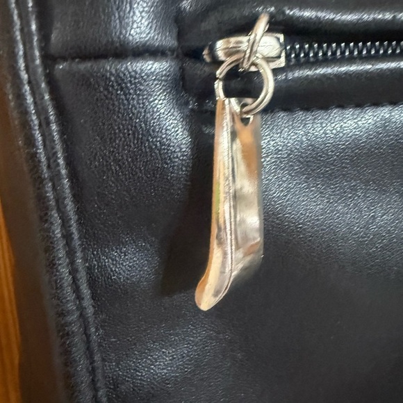 Liz Claiborne simplistic Black slim medium Leather Crossbody Adjustable Strap - Picture 3 of 13